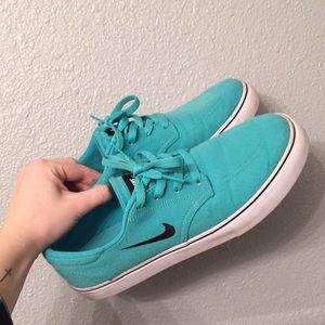 Men's blue nike shoes